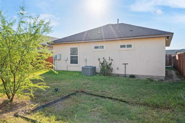 Building Photo - 1013 Tesoro Run