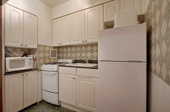 Kitchen - 227 E 69th St