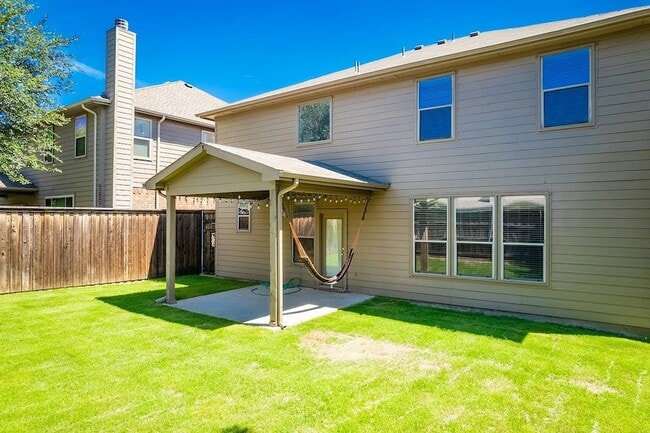 Building Photo - 5828 Pebble Ridge Dr