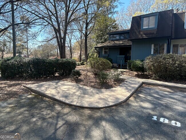 Foto del edificio - 180 Woodstone Dr