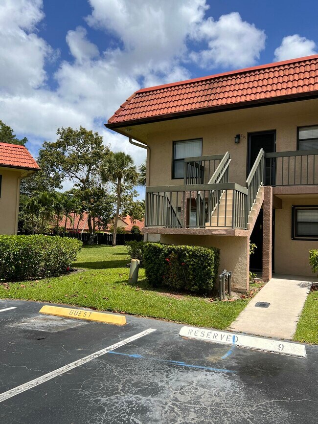 Foto del edificio - 21890 Lake Forest Cir