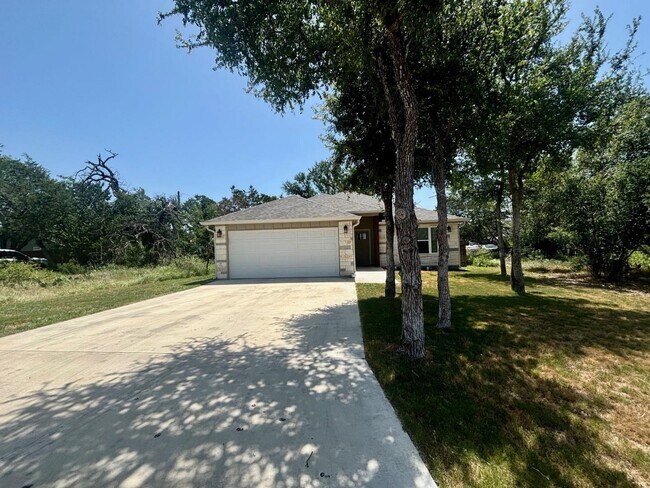 Foto del edificio - 713 Maple Ln