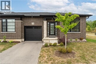 Building Photo - 550 Grey St