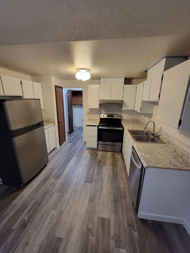 Building Photo - West Olympia 2bdr 1.5bath Townhome w/ garage & parking & a office