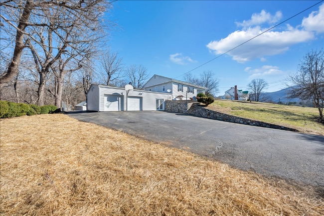 Building Photo - 3024 E Ruritan Rd