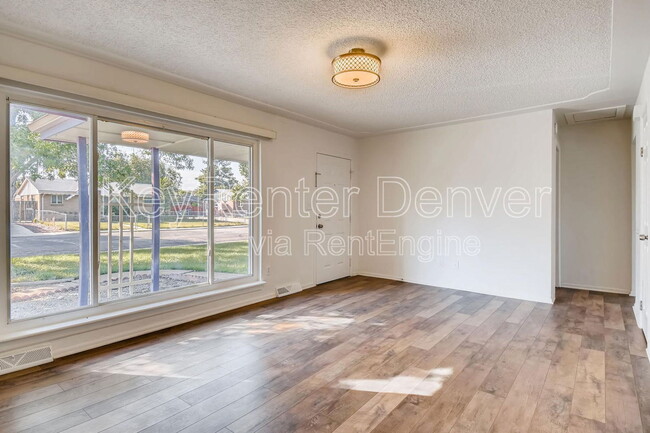 Building Photo - 9160 Cypress Dr