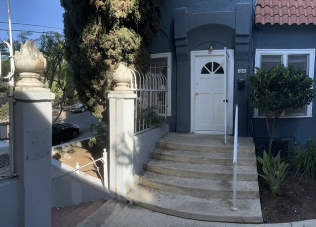4000 entrance - 4000 Monroe St