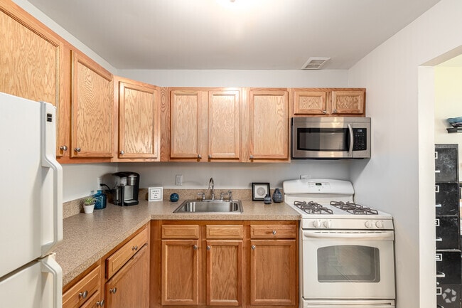 2 habitaciones, 1 baño (830 pies cuadrados) - Cocina - Newport Apartments