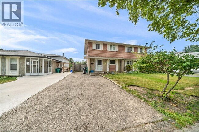 Building Photo - 51 Shadeland Crescent