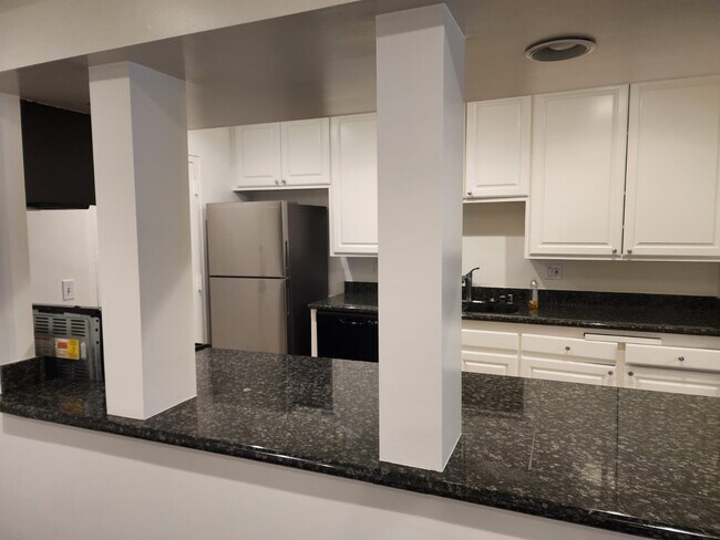 Foto del edificio - 5339 Newcastle Ave