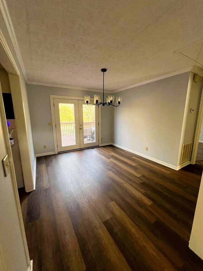 Foto del edificio - 108 Glenn Forest Dr