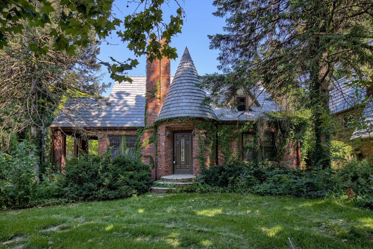 Foto principal - Beautiful 3 Bedroom In Happy Hollow!!