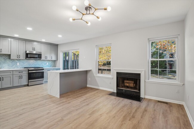 Building Photo - Fully Renovated 3B/2.5B Townhome in West C...