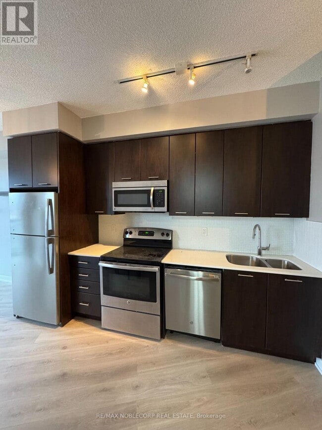 Building Photo - 50 Bruyeres Mews