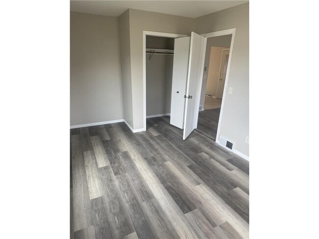 Building Photo - 301 S Park Ave