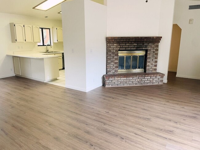 Foto del edificio - HOUSE - VILLAGE OF OAK CREEK