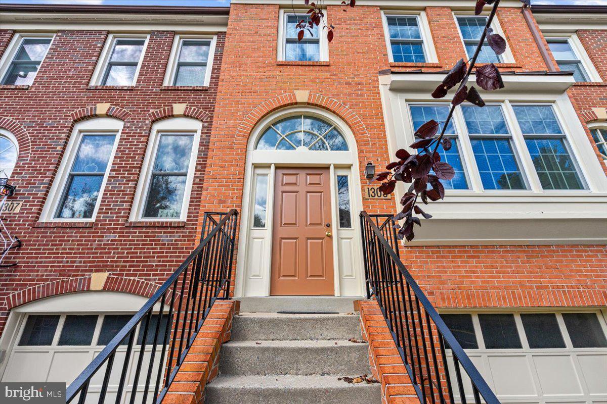Primary Photo - 1305 Templeton Pl