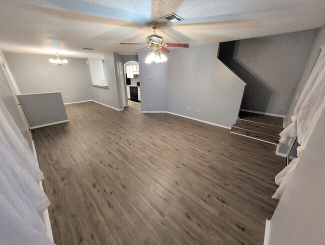 Foto del edificio - 2 Bed 2.5 Bath In Brandon