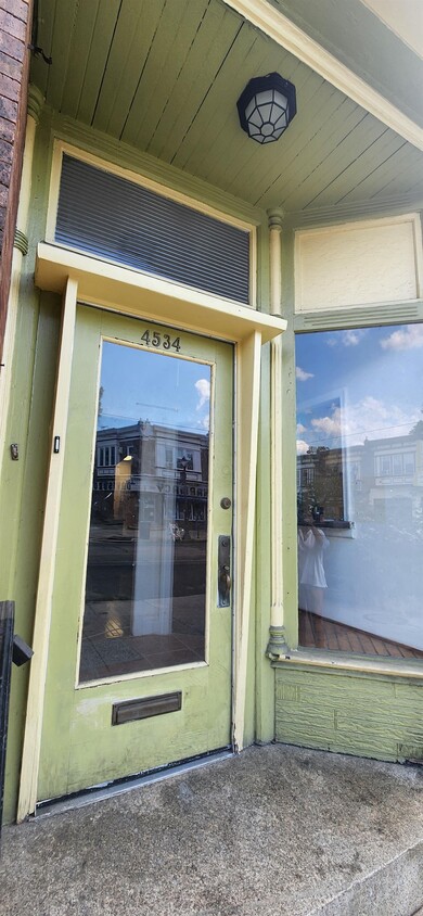Foto principal - 4534 Baltimore Ave