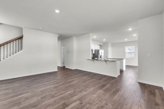 Foto del edificio - Modern 4BR Home with Loft & 2.5 Baths in W...