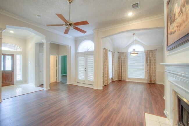 Building Photo - 6757 Burr Oak Dr