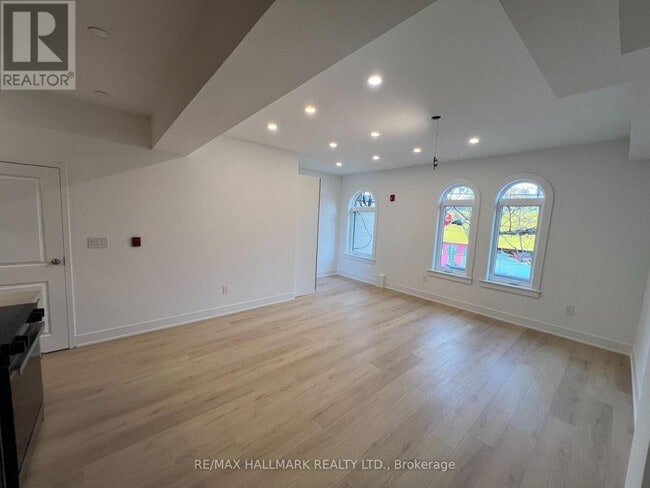 Building Photo - 440 Parliament St