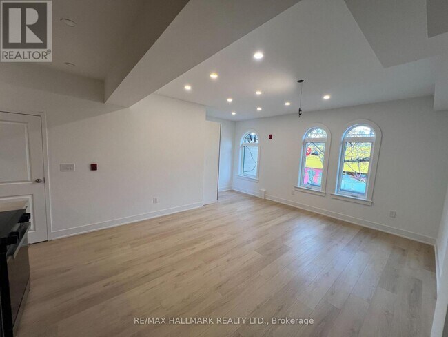 Photo du bâtiment - 440 Parliament St