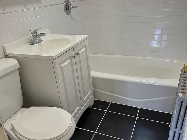 Building Photo - 90 Marilyn Pl