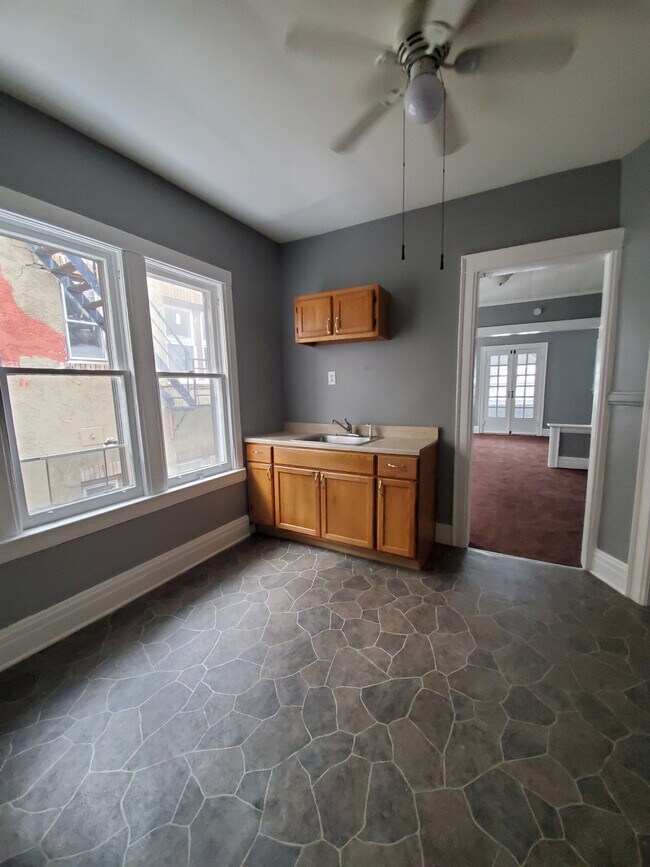 Building Photo - 1030 Dewey Avenue #3