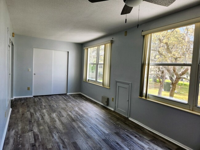 Family room - 2380 World Parkway Blvd
