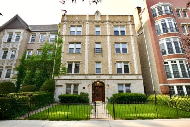 Building Photo - 640 W Wrightwood Ave