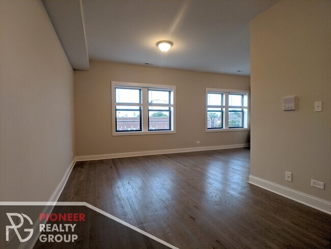 Foto del edificio - 3401 W Fullerton Ave