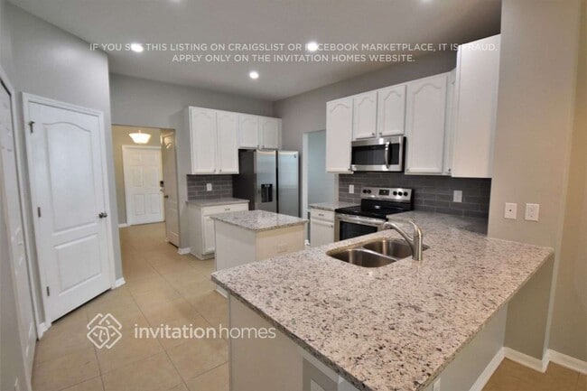 Foto del edificio - 5905 Lilac Lake Dr