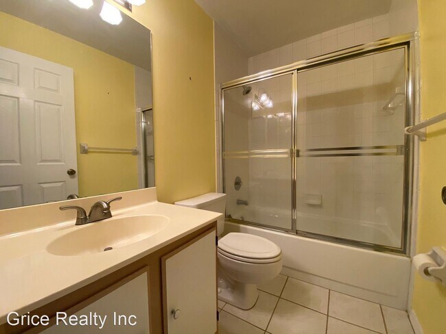 Building Photo - 3 br, 2 bath House - 745 Landover Cir #204