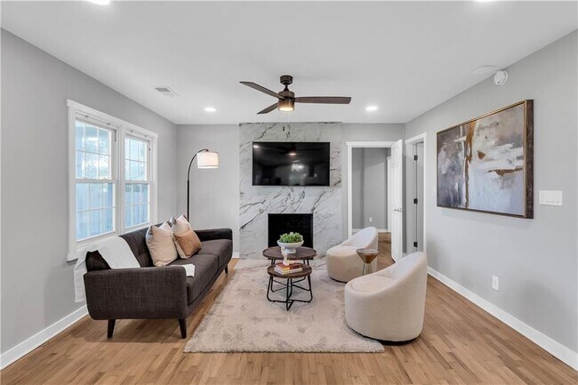 Building Photo - 3910 Clairmont Rd