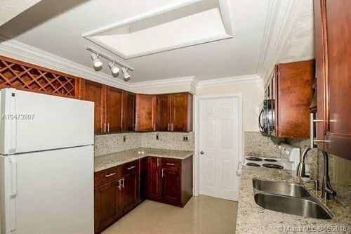 Foto del edificio - 2100 NW 74th Ave