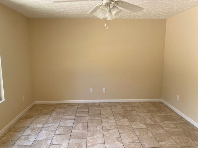 Building Photo - 2643 Tanglewood Trail W