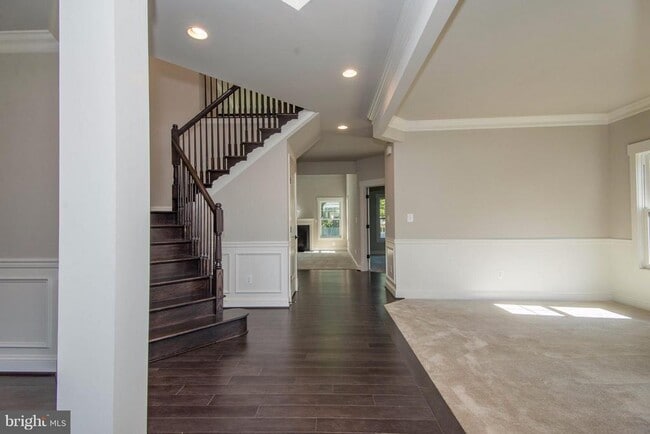 Building Photo - 7422 Sportsman Dr