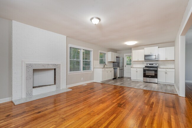 Building Photo - 2860 Lansdowne Drive