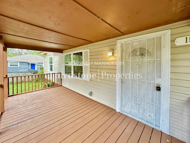 Building Photo - 156 Willow Branch Ave