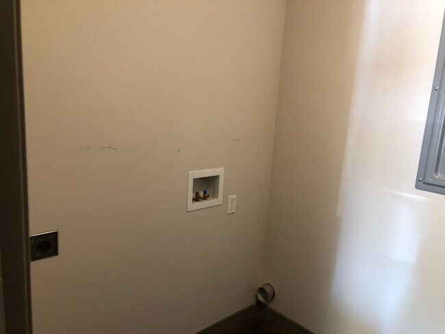 Foto del edificio - 56 W Center St