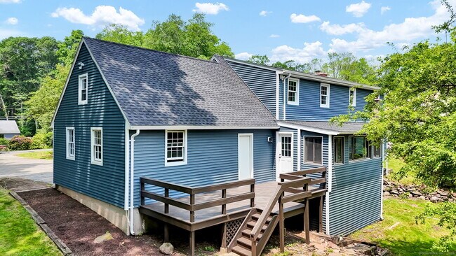 Foto del edificio - 890 Copper Hill Rd