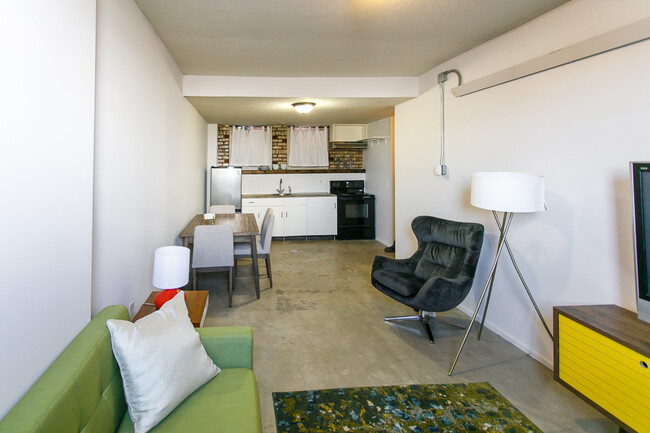 Building Photo - 108 S Hosmer St