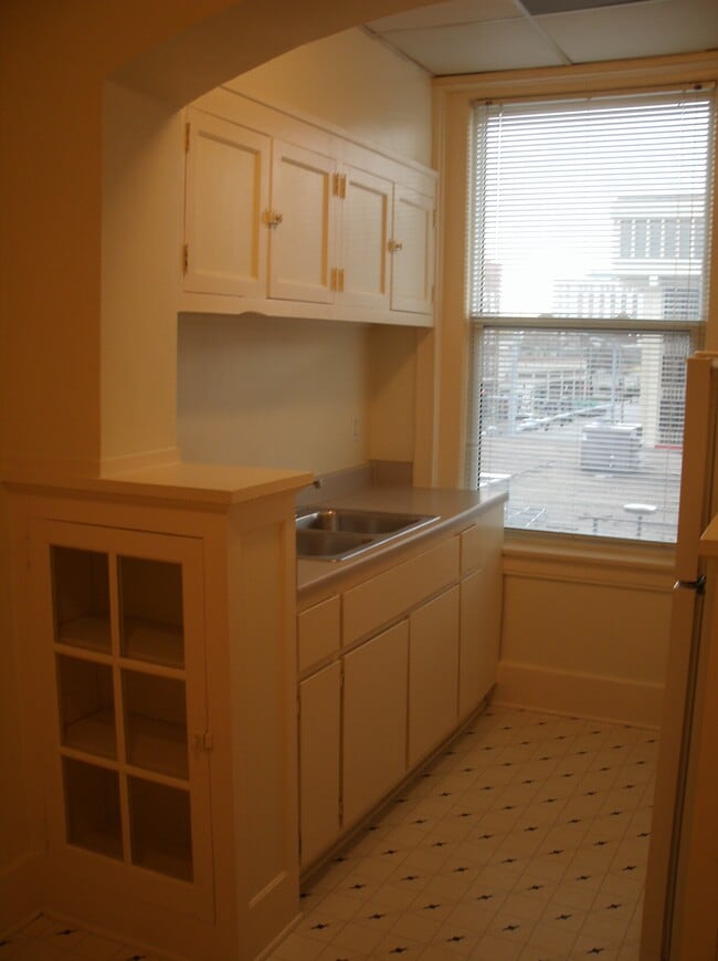 Kitchen - 313 W 3rd St