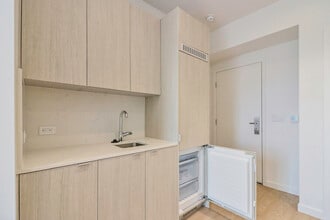 Building Photo - Concourse