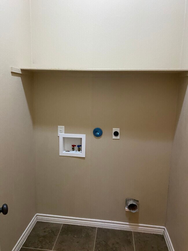 Building Photo - 4621 Brutus Ln