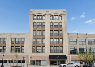 Building Photo - 3151 N Lincoln Ave