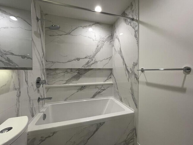 Photo du bâtiment - 1 bedroom in Burnaby BC V5C 0N1