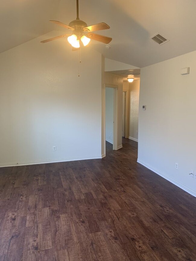 Building Photo - Coming Soon! Nice 3 Bedroom, 2 Full Bath H...