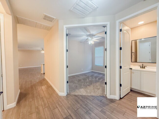 Foto del edificio - Spacious 5/3 Peoria Home with Modern Upgrades &amp; Oversized Backyard!